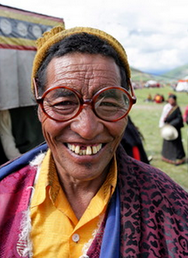 Moine tibétain heureux © M Ricard - Entraînez votre cerveau à sourire