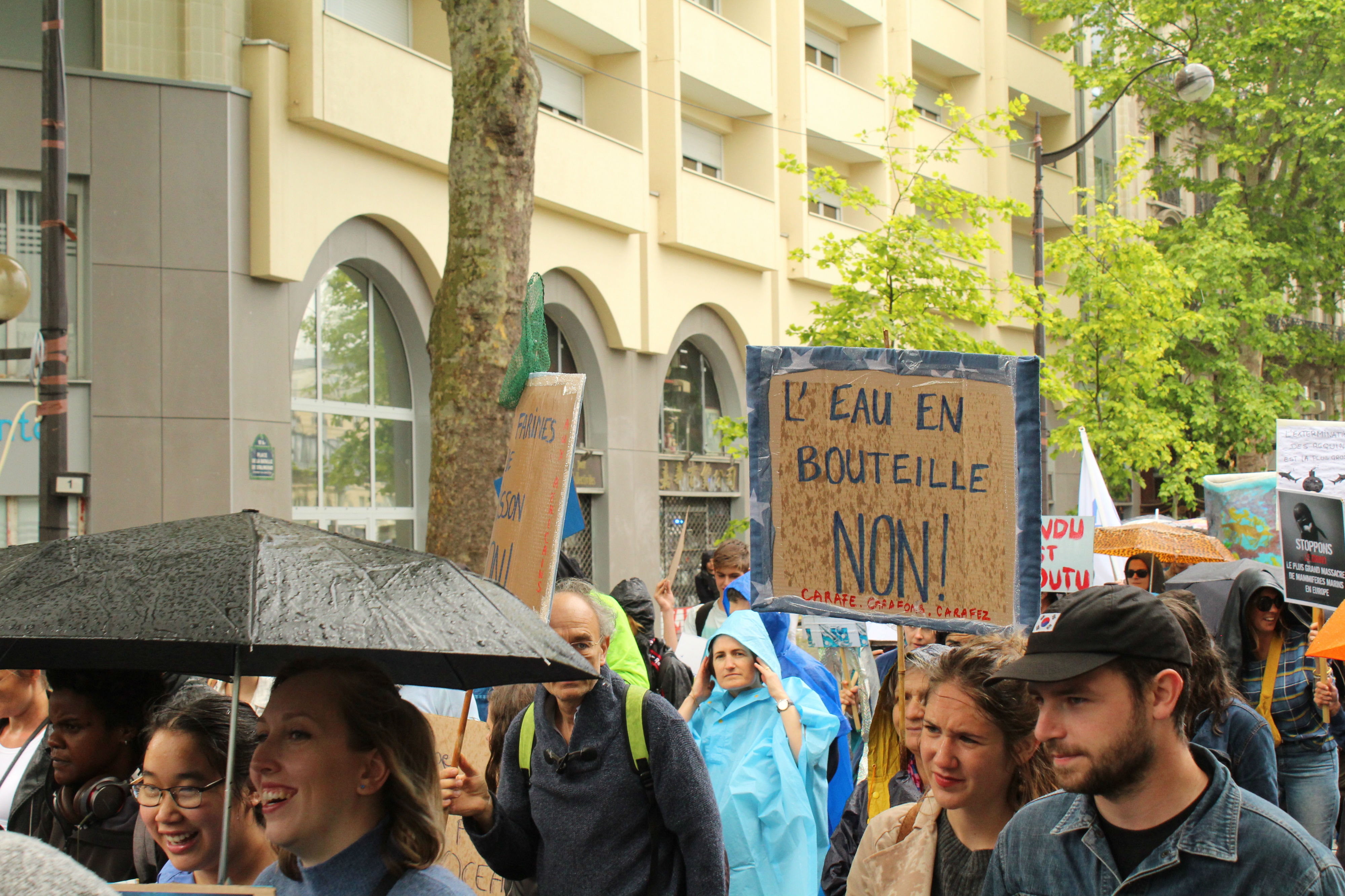Entre pluie et éclaircies, les manifestant.e.s sont resté.e.s motivé.e.s tout au long de la Marche / ©Cypriane El-Chami